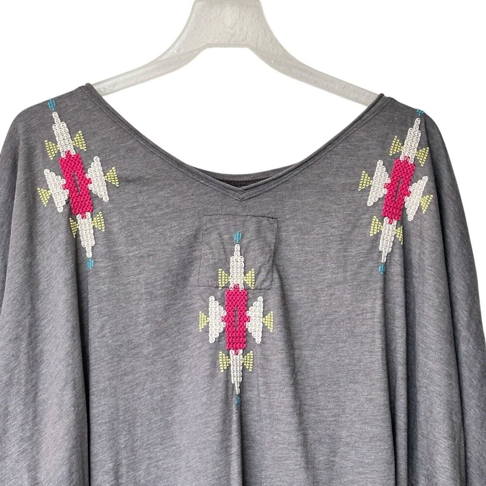 Johnny Was Gray Tunic with Red and Blue Embroidery - Picture 6 of 8